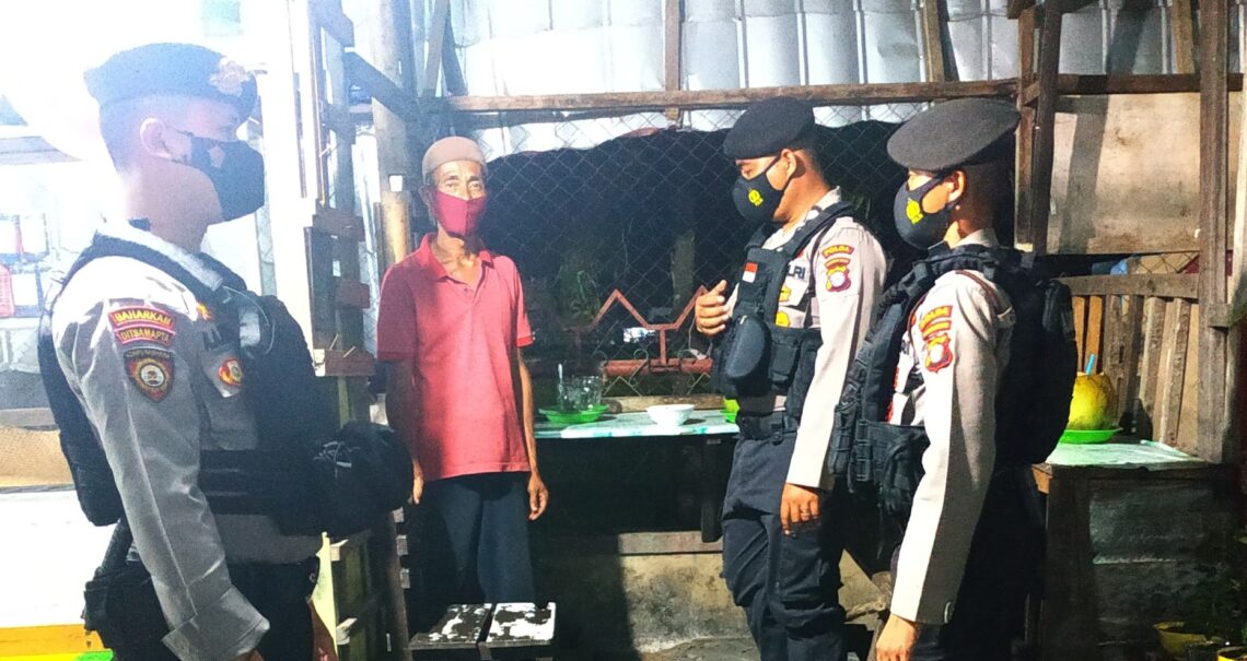 Ptroli jalan kaki oleh Sat Sabhara Polres Seruyan