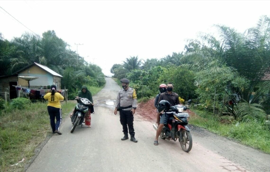 Personil Polsek Seruyan Tengah  bersama Satpol PP, Koramil serta instansi terkait menggelar Operasi Yustisi Protokol Kesehatan, Rabu (07/07/2021). Foto : Tbn