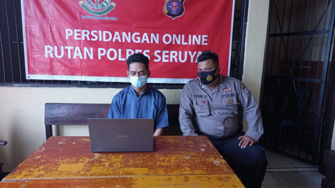 Sebanyak lima orang tahanan Rumah Tahanan Negara (Rutan) Polres Seruyan melaksanakan sidang secara online, Rabu (07/07/2021) siang.  Foto : Tbn