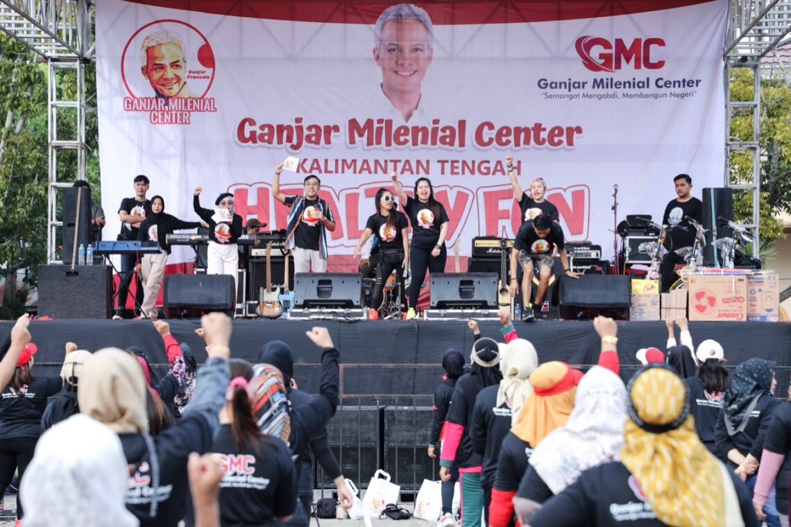 Ganjar Milenial Center (GMC) Kalimantan Tengah (Kalteng), 
menyatukan suara untuk mendeklarasikan Ganjar Pranowo sebagai bakal calon Presiden RI pada 2024 di Lapangan Bukit Ngalangkang Kabupaten Kapuas, Minggu (7/8/2022). Foto : Ist