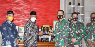 Danlanal Kunjungi Pemkab Kobar, Bahas Pembangunan Lanal Kumai