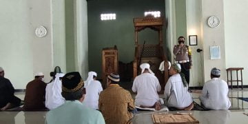 Usai Shalat Jum’at, Kasatlantas Beri Himbauan Kamtibmas di Masjid Nurul Madina