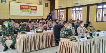Zoom Meeting Kapolres Seruyan Bersama 36 Bhabin Kamtibmas di Kabupaten Seruyan