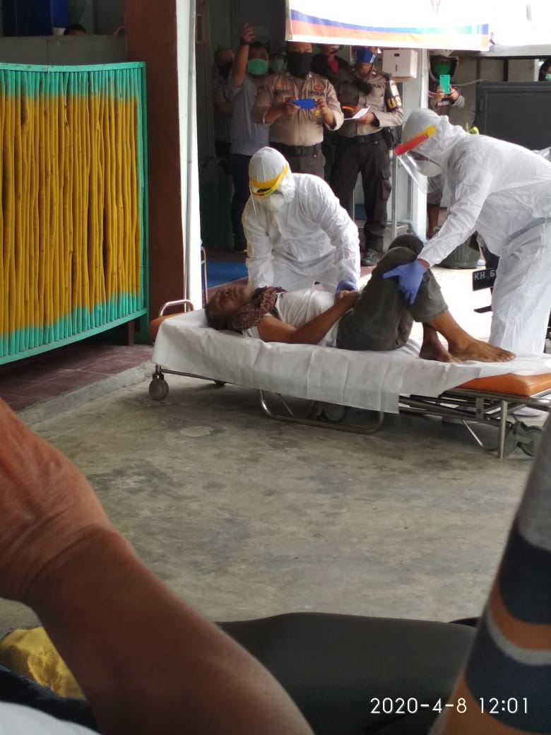 Pria meninggal mendadak di Jalan Seth Adji Palangka Raya, Rabu (8/4/2020) pukul 11.00 Wib. Foto : Ist