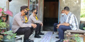 Jelang Lebaran, Kapolres Seruyan Serahkan Parcel Ke Tokoh Masyarakat