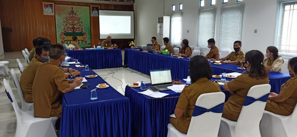 Rapat Percepatan Pembentukan BLUD UPT-PBAPL di aula Dislutkan Prov. Kalteng, Selasa (7/6/2022)
