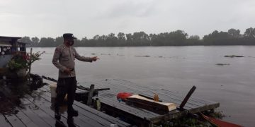 Polsek Seruyan Hilir Cek dan Monitor Debit Sungai Seruyan