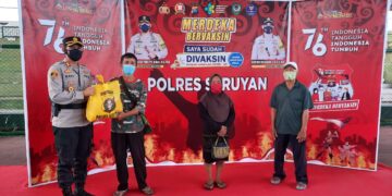 Kapolres Seruyan Pantau Vaksinasi di Tenis Indoor Kuala Pembuang