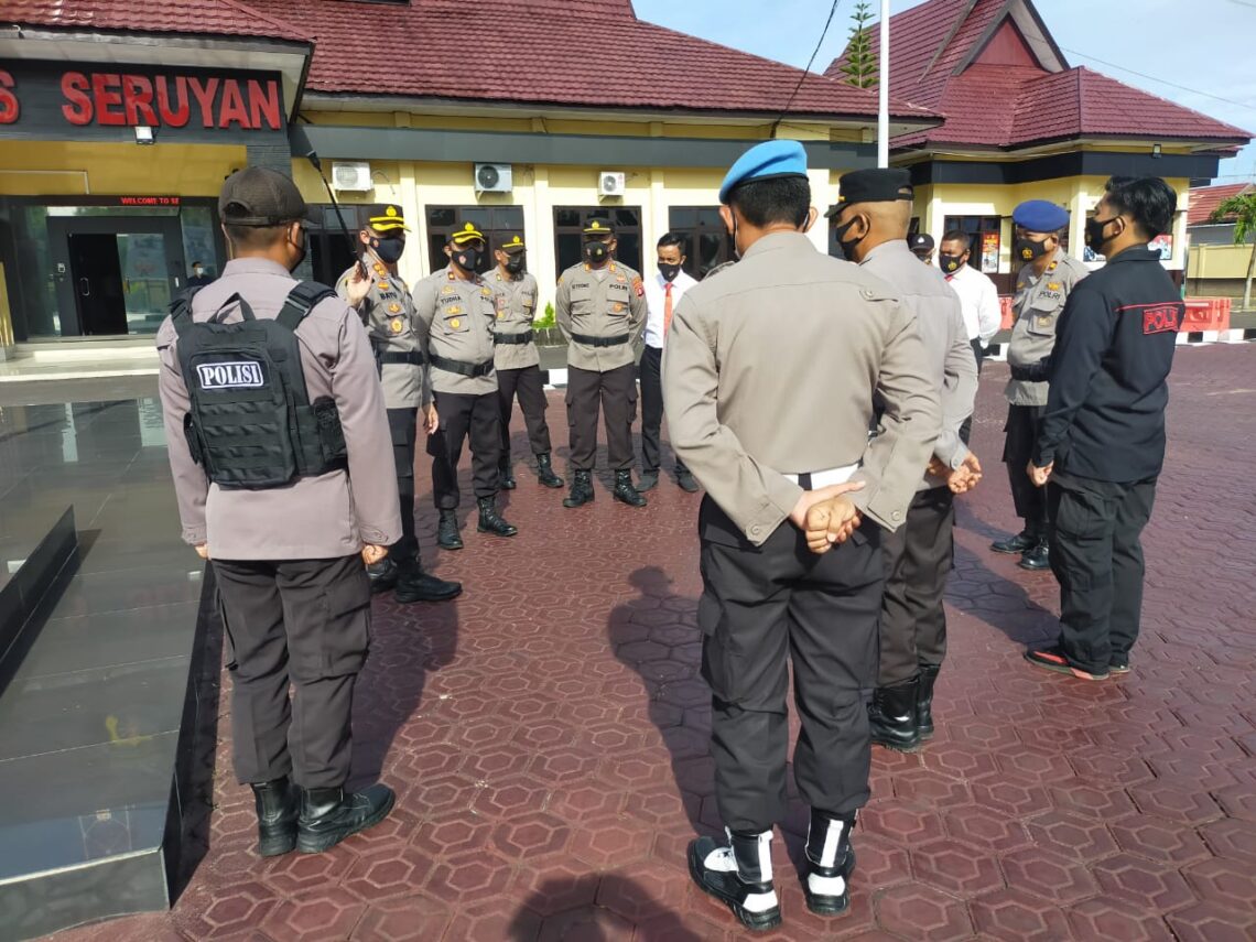 Setelah apel pagi selesai dilaksanakan di lapangan Mapolres Seruyan, Kapolres Seruyan mengumpulkan seluruh PJU (Pejabat Utama)  termasuk Kasipropam.