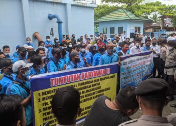 Karyawan PDAM Kapuas Demo Tolak Asesmen dan Tuntut Gaji