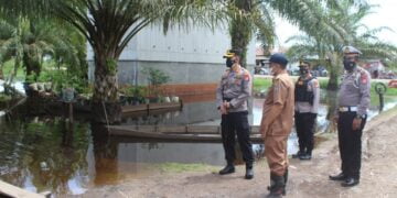 Kapolres Seruyan Turun Langsung Cek Daerah Rawan Banjir