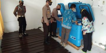 Waka Polres Seruyan Kompol Imam Riyadi Cek Pos Pam Vaksin Covid-19