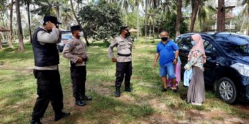 Sat Binmas Sambang Kamtibmas  di Objek Wisata Sei Bakau