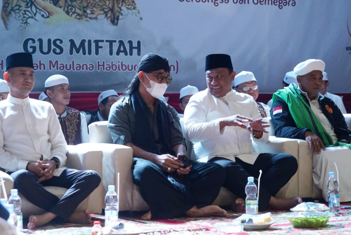 Wagub Kalteng H. Edy Pratowo saat bersama Gus Miftah