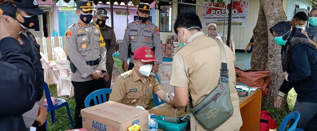 Bertempat di Posko PPKM (Penerapan Pembatasan Kegiatan Masyarakat) berbasis Mikro Jl. Pelantan Raya Rt.28 Rw. 01 Kel. Kuala Pembuang II Kec. Serhil Kab. Seruyan telah dilaksanakan kegiatan Video Conference dalam rangka Launching Posko PPKM, Selasa (9/2/2021). Foto : Tbn