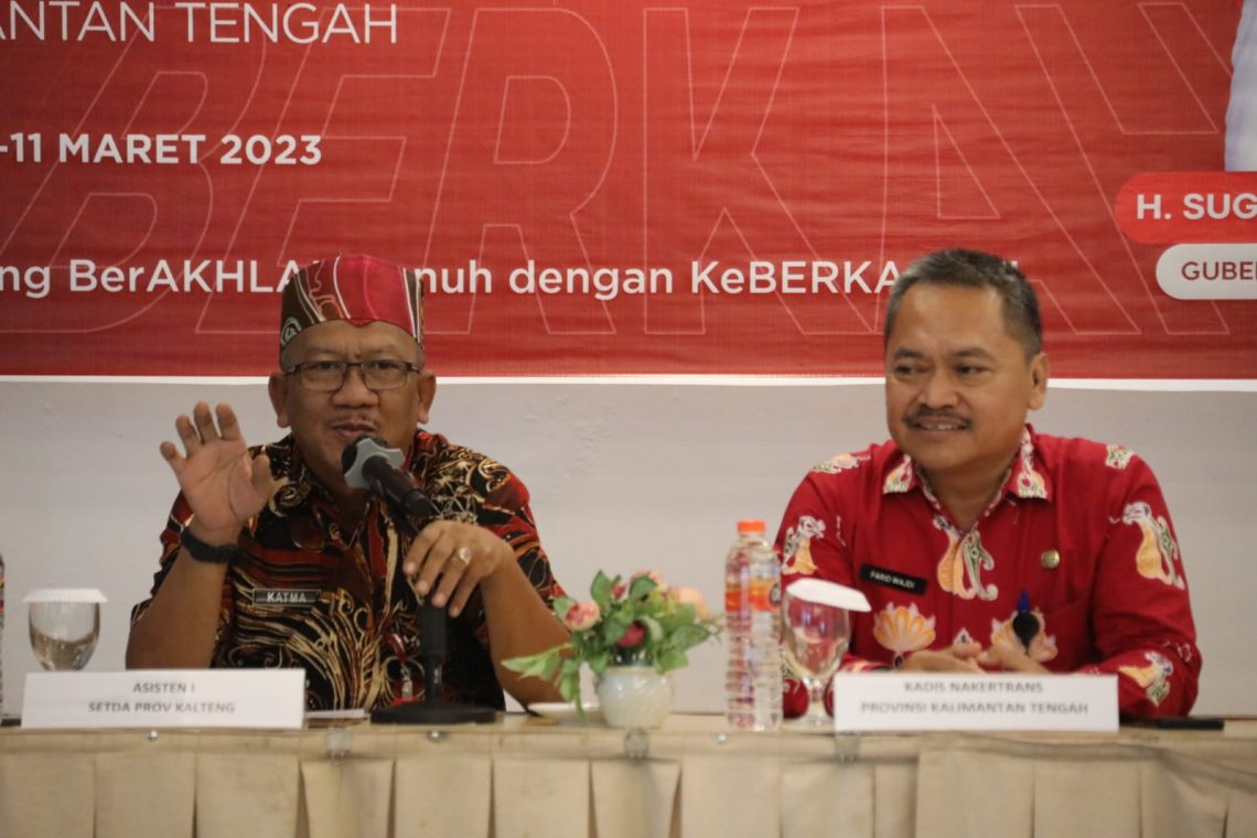 Asisten Gubernur Kalteng Bidang Pemerintahan dan Kesra saat membuka Pelatihan Perluasan Kesempatan Kerja Tahun 2023