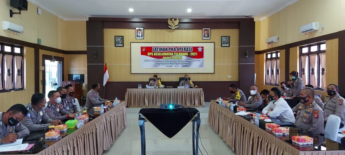 Untuk meningkatkan profesionalitas personel yang akan melaksanakan Operasi Keselamatan 2021, Polres Seruyan, jajaran Polda Kalteng, menggelar latihan Pra Operasi (Latpraops) di Aula Patriatama Polres  Seruyan, Jumat (9/4/2021) pukul 13.00 WIB. Foto : Tbn