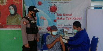 Polsek Danau Sembuluh Amankan Vaksinasi Bersama UPTD Puskesmas Terawan
