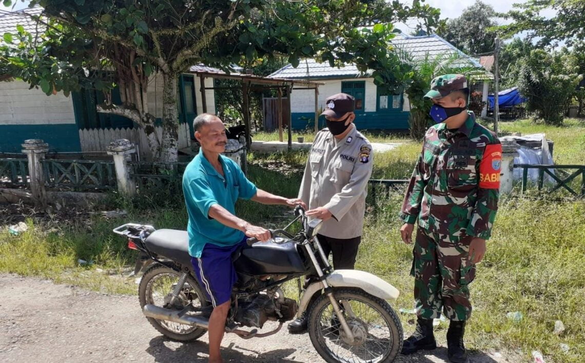 Personel Polsek Seruyan Tengah Tidak Henti Lakukan Operasi Yustisi, Jumat (9/4/2021). Foto : Tbn