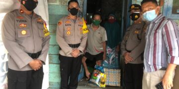 Jelang Idul Fitri, Kapolres Seruyan Berikan Bansos Warga Disabilitas