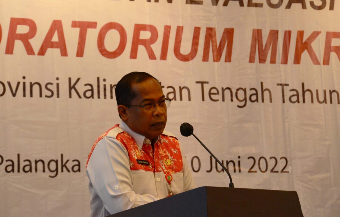 Kepala Dinas Kesehatan, Kepala Dinas Kesehatan Prov. Kalteng, Suyuti Syamsul, memberikan sambutan sekaligus membuka acara