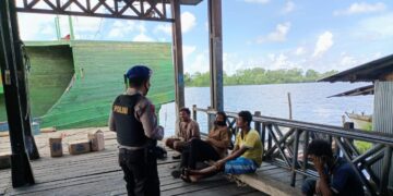 Satpolairud Polres Seruyan Ajak Warga Taati Protokol Kesehatan