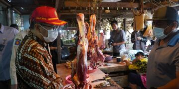 Asisten Bidang Ekbang Pimpin Pemantauan Pangan di Pasar Kota Palangka Raya