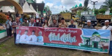 Kadis Pendidikan Wakili Gubernur Kalteng Serahkan Hewan Kurban di Sampit