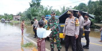 Sebanyak 55 KK Terdampak Banjir Terima Bantuan dari Kapolres dan Dandim Lamandau