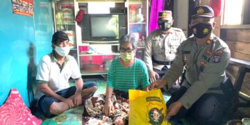 Polres Seruyan Bakti Sosial Bagikan Sembako ke Warga Kurang Mampu