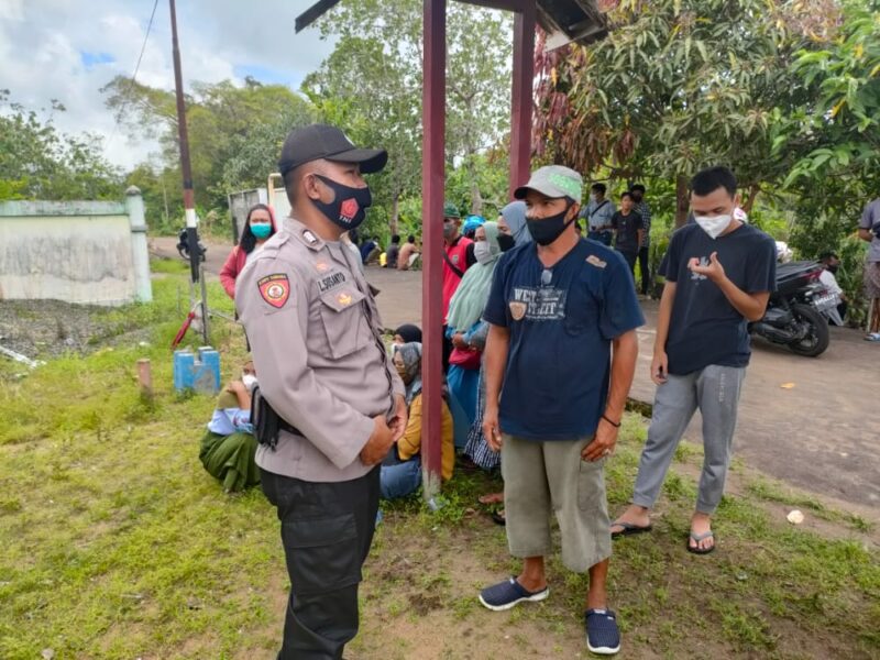 Anggota Polsek Seruyan Hilir melakukan patroli dialogis di Kuala Pembuang, Kabupaten Seruyan, Provinsi Kalimantan Tengah, Rabu (08/09/2021) pukul 09.00 Wib. Foto : Tbn
