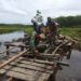 Danrami 1011-02 Bersama Warga Bangun Jembatan dengan Gotong Royong