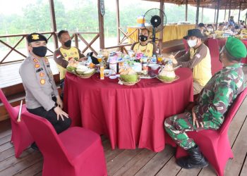 Forkopimda Kalteng Nikmati Keindahan Danau Biru dan Durian Katingan