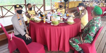 Forkopimda Kalteng Nikmati Keindahan Danau Biru dan Durian Katingan