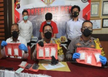 Bapak Satu Anak ini Ditangkap Sembunyikan Sabu Seberat 709,58 Gram di Bawah Lantai