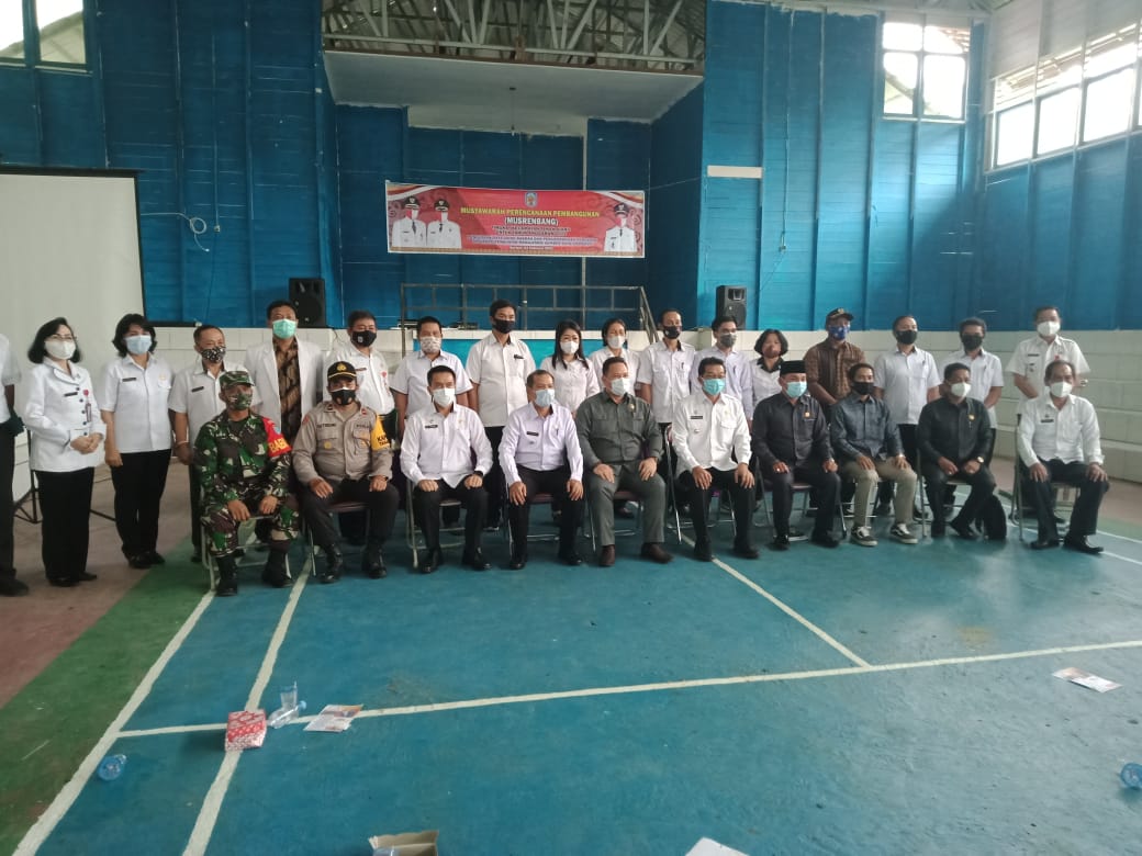 Usai kegiatan Musrenbang di Kecamatan Tanah Siang Kabupaten Murung Raya, Bupati Perdie beserta unsur Forkopimda, Camat dan kades foto bersama baru-baru ini. Foto : ksp