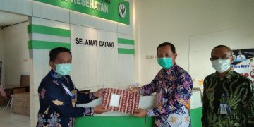 Cegah Covid-19, SKK Migas-OPHIR Serahkan Bantuan Hand Sanitizer