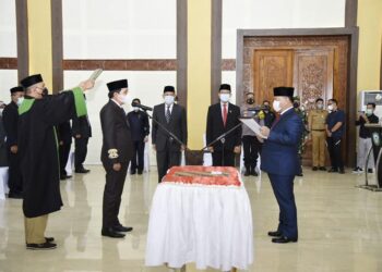 Bupati Kotim Halikinnor Lantik Fajrur Rahman Sebagai Pj. Sekda