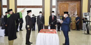 Bupati Kotim Halikinnor Lantik Fajrur Rahman Sebagai Pj. Sekda