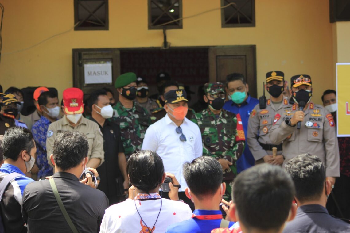 Gubernur Kalteng dan Kapolda Kalteng Beserta Rombongan meninjau Kegiatan vaksinasi di Kabupaten Seruyan, Kamis (10/06/2021). Foto : Tbn