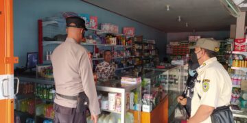 Patroli Dialogis Sampaikan Pesan Kamtibmas dan Himbauan Patuhi Prokes