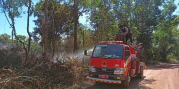 Polsek Danau Sembuluh Basahi Areal Rawan Karhutla