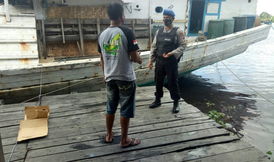Satpolairud Polres Seruyan selalu berupaya memberikan imbauan dan mengajak masyarakat untuk bersama-sama mentaati protokol kesehatan sebagai upaya mencegah penyebaran Covid-19, Jumat (10/9/2021). Foto : Tbn