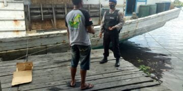 Satpolairud Polres Seruyan Selalu Ingatkan Warga Pesisir Taati Prokes