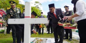 Peringati Hari Pahlawan, Sekda Nuryakin Ikuti Upacara Ziarah dan Tabur Bunga