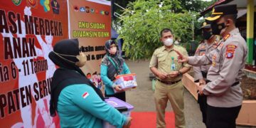 Kapolres Seruyan Semangati Nakes Saat Pelaksanaan Vaksinasi Anak