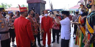 Kapolda Kalteng Terima Gelar Adat Dari Damang Se-Kabupaten Seruyan