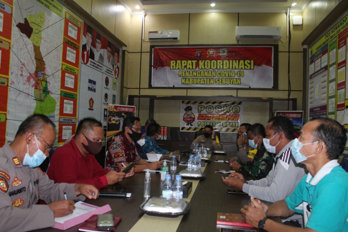 Polres Seruyan melaksanakan Rapat Koordinasi Penanganan Covid 19 Kab. Seruyan yang dipimpin langsung oleh Kapolres Seruyan, Jumat (11/6/2021). Foto : Tbn