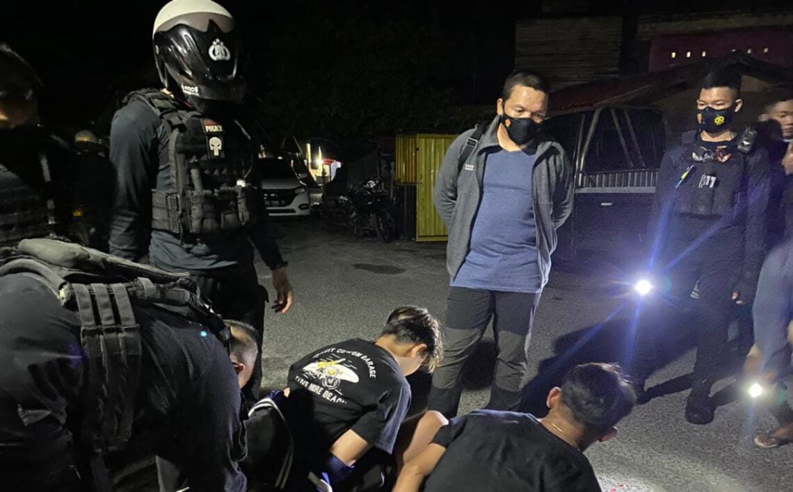 Tim Raimas Back Bone Ditsamapta Polda Kalteng saat sedang melakukan patroli ditabrak dua remaja pengendara sepeda motor Honda Sonic dengan plat nomor KH 6518 YJ di Jalan Riau Kelurahan Pahandut Kota Palangka Raya, Jumat (10/6/2021). Foto : Ist