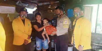 Polsek Sebangau Kuala Berikan Bantuan Sembako Kepada Warga 